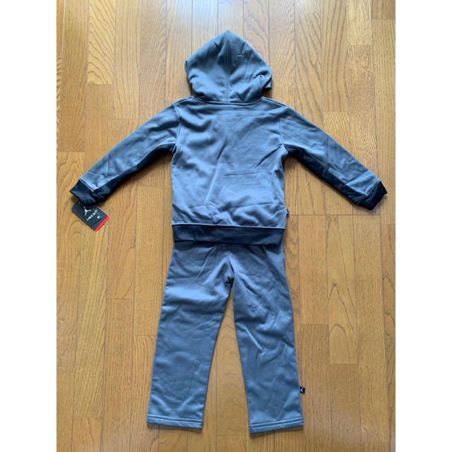 NIKE(ナイキ)の新品未使用 ナイキ ジョーダン子供服ダークグレー キッズ/ベビー/マタニティのキッズ服男の子用(90cm~)(その他)の商品写真