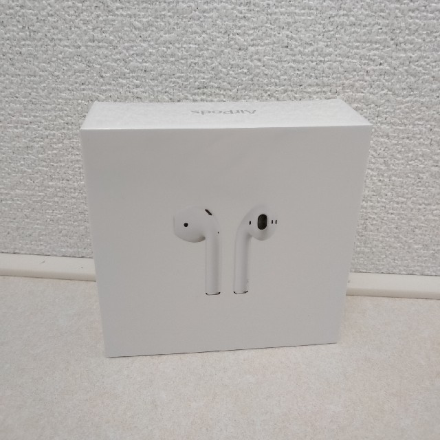 スマホ/家電/カメラアップルapple Airpods MMEF2J/A 　ワイヤレスイヤホン　新品