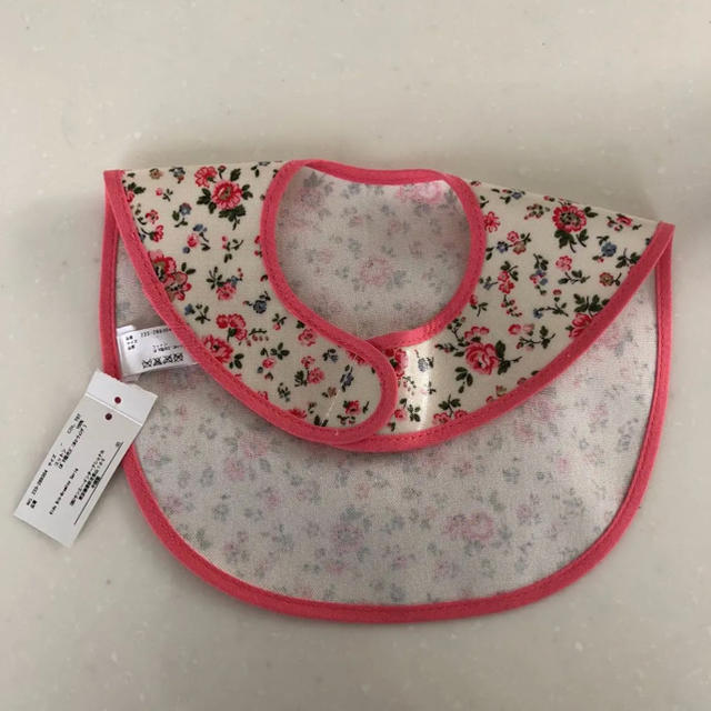 Cath Kidston(キャスキッドソン)の✾新品未使用✾ キャスキッドソン スタイ キッズ/ベビー/マタニティのこども用ファッション小物(ベビースタイ/よだれかけ)の商品写真