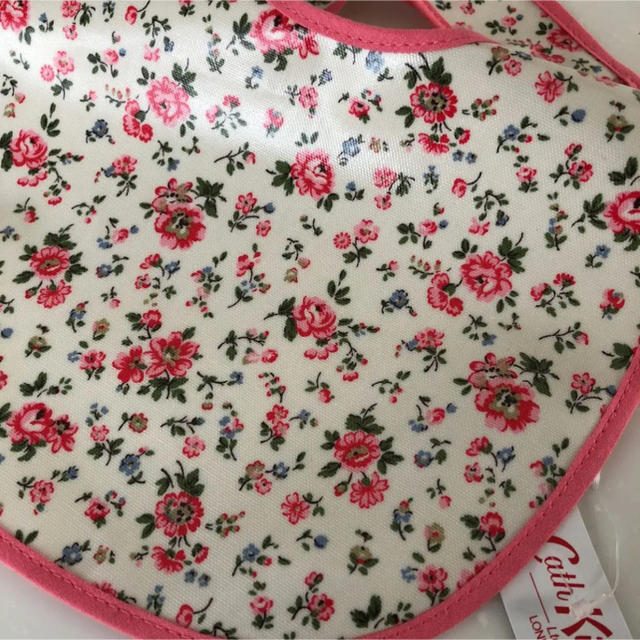 Cath Kidston(キャスキッドソン)の✾新品未使用✾ キャスキッドソン スタイ キッズ/ベビー/マタニティのこども用ファッション小物(ベビースタイ/よだれかけ)の商品写真