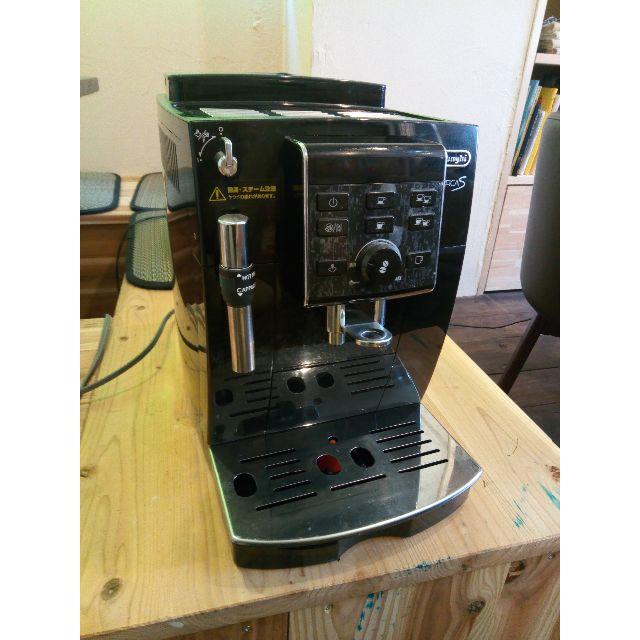 DeLonghi(デロンギ)の【美品中古】デロンギ コーヒーメーカー マグニフィカS ECAM23120 スマホ/家電/カメラの調理家電(エスプレッソマシン)の商品写真