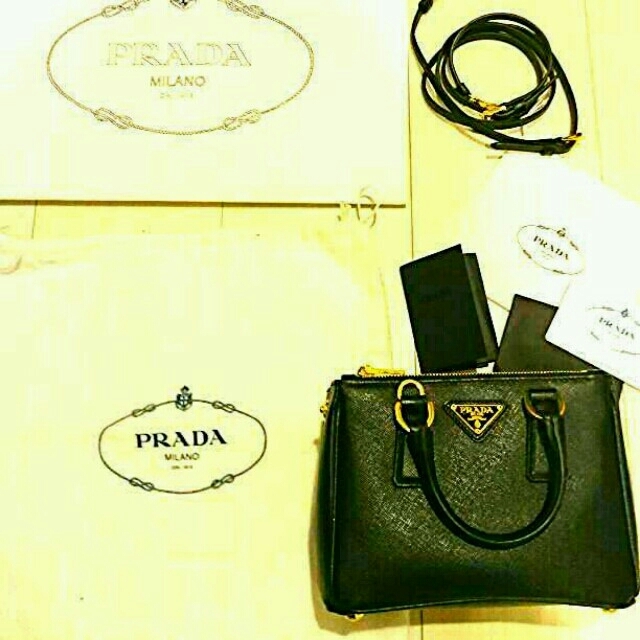 正規品 PRADA サフィアーノ ルクスハンドバッグ