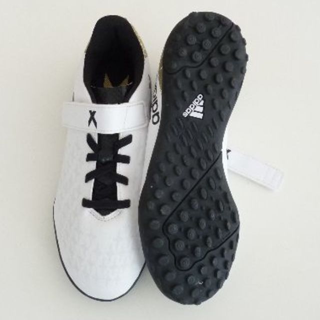 adidas(アディダス)の＊新品＊サッカー　トレシュー　２２㎝ キッズ/ベビー/マタニティのキッズ靴/シューズ(15cm~)(スニーカー)の商品写真