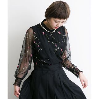 メルロー(merlot)のmerlotplus  シースルー 花刺繍  ブラウス(シャツ/ブラウス(長袖/七分))