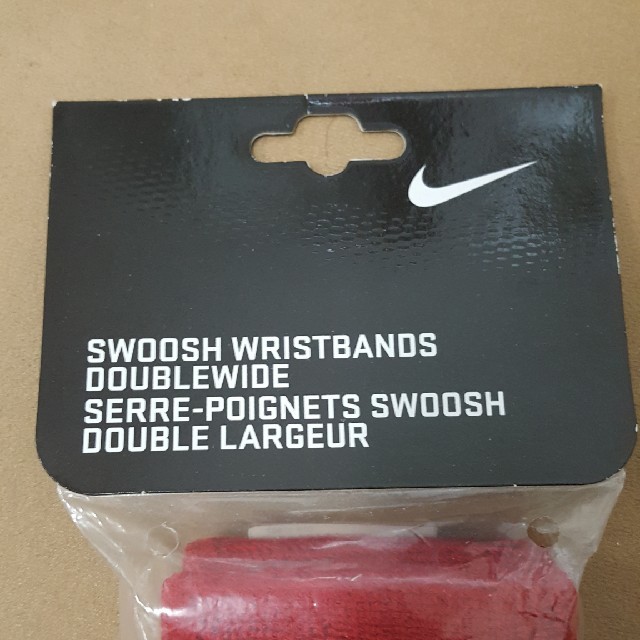 NIKE(ナイキ)のナイキ  SWOOSH  BAND(スウッシュ バンド)赤 スポーツ/アウトドアのスポーツ/アウトドア その他(その他)の商品写真