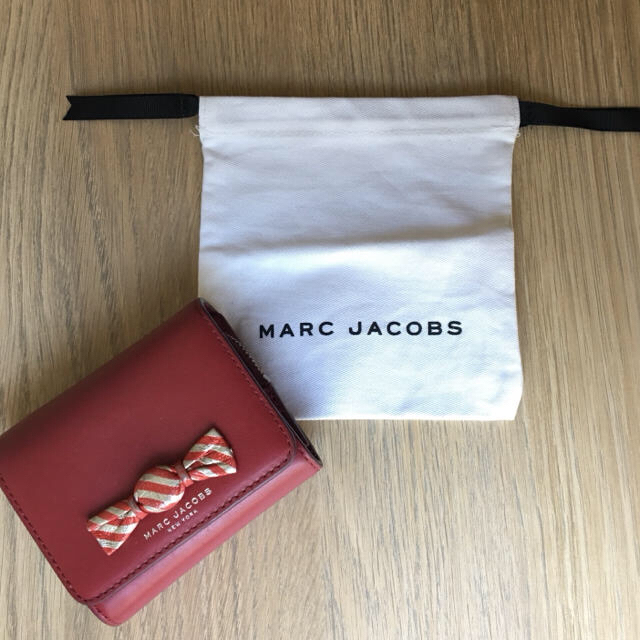 MARC JACOBS(マークジェイコブス)の【保存袋付き】MARC JACOBS キャンディ折財布 赤 レディースのファッション小物(財布)の商品写真