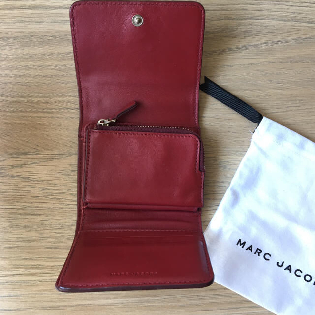 MARC JACOBS(マークジェイコブス)の【保存袋付き】MARC JACOBS キャンディ折財布 赤 レディースのファッション小物(財布)の商品写真