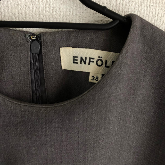 ENFOLD(エンフォルド)のENFOLD エンフォルド グレー トップス 38 レディースのトップス(シャツ/ブラウス(長袖/七分))の商品写真