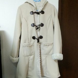 アクシーズファム(axes femme)の【美品】axes ダッフル ファー ムートン コート レース 生成り(ダッフルコート)