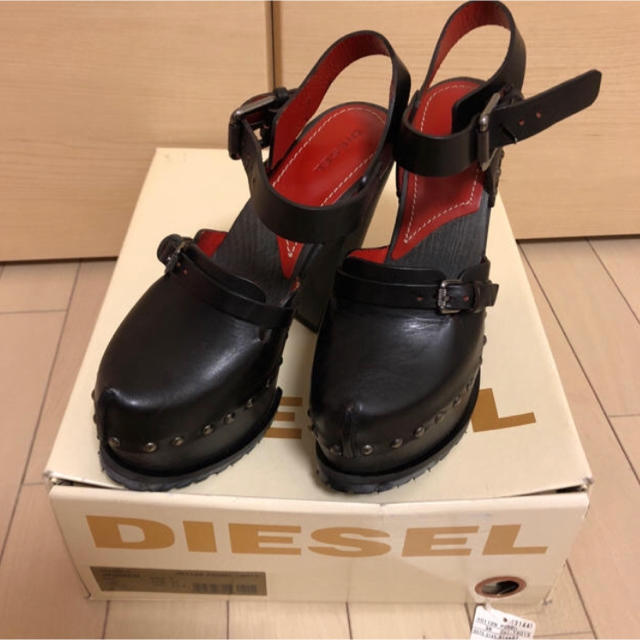 DIESEL(ディーゼル)のDiESEL 可愛いスタッズシューズ24  新品 レディースの靴/シューズ(ハイヒール/パンプス)の商品写真