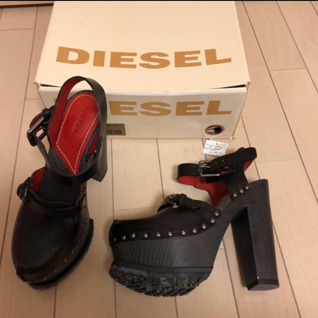 DIESEL(ディーゼル)のDiESEL 可愛いスタッズシューズ24  新品 レディースの靴/シューズ(ハイヒール/パンプス)の商品写真
