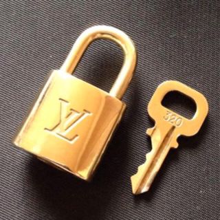 ルイヴィトン(LOUIS VUITTON)の正規品ルイヴィトンパドック320(その他)