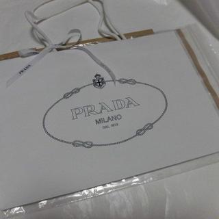 プラダ(PRADA)のプラダ 直営店 ショップ紙袋 白 プラダロゴ入りおリボン付送料込(ショップ袋)