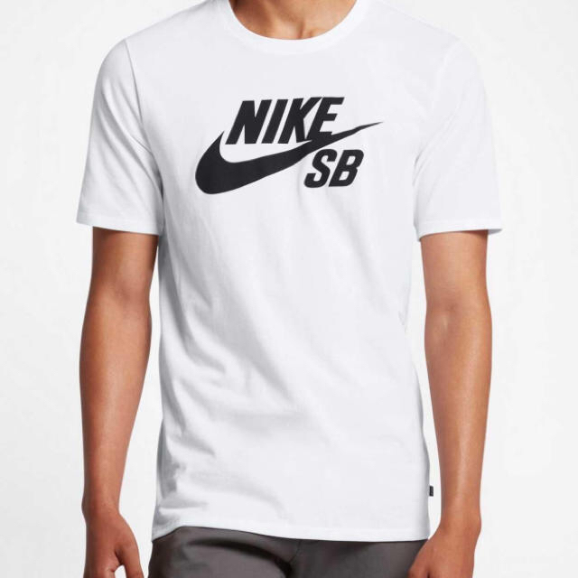 NIKE(ナイキ)のNIKE Tシャツ レディースのトップス(Tシャツ(半袖/袖なし))の商品写真