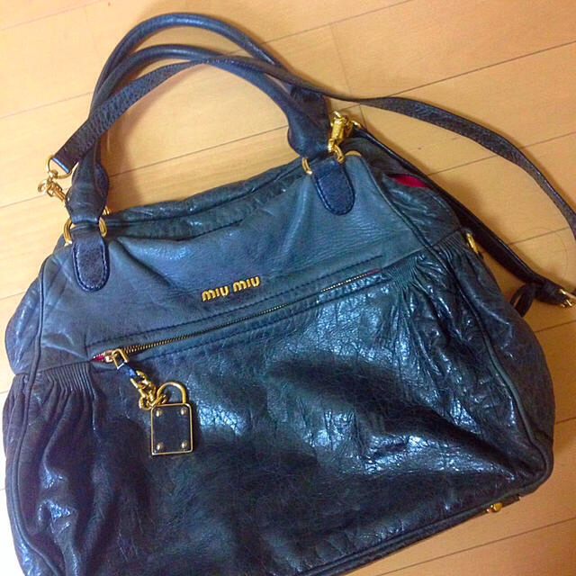 miumiu ショルダーバッグ