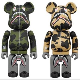 アベイシングエイプ(A BATHING APE)の1ST CAMO SHARK BE@RBRICK 超合金(その他)