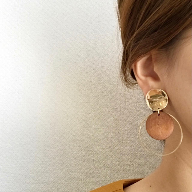 Ameri VINTAGE(アメリヴィンテージ)のwood gold pierce✩︎‧₊ウッド ゴールド ピアス イヤリング ハンドメイドのアクセサリー(ピアス)の商品写真