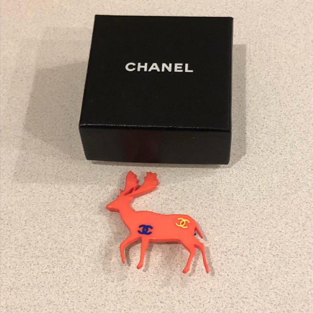 CHANEL(シャネル)のシャネル トナカイブローチ レディースのアクセサリー(ブローチ/コサージュ)の商品写真