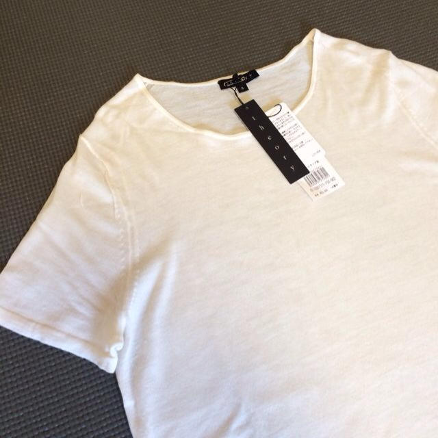 セオリー上質な白ニットTシャツ(半袖/袖なし)