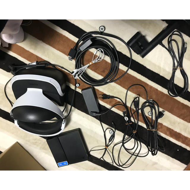 PlayStation VR(プレイステーションヴィーアール)のPlayStation VR カメラ付き 旧型 エンタメ/ホビーのゲームソフト/ゲーム機本体(家庭用ゲーム機本体)の商品写真