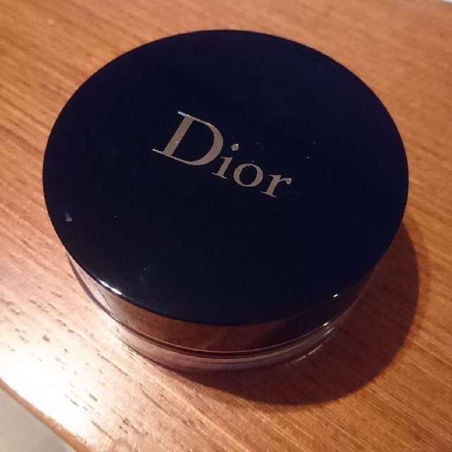 Dior(ディオール)のDior スキンフォーエヴァーコントロール ルースパウダー001 コスメ/美容のベースメイク/化粧品(フェイスパウダー)の商品写真