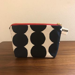 マリメッコ(marimekko)のマリメッコラシィマットの生地で作成しましたポーチです(ポーチ)