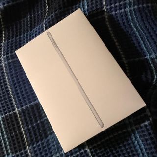 アイパッド(iPad)のiPad 9.7インチ Wi-Fiモデル シルバー 32GB MR7G2J/A (タブレット)