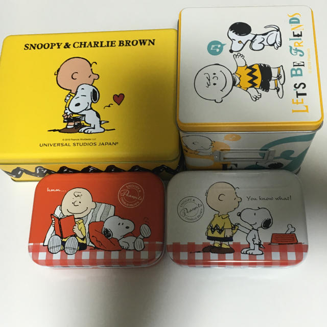 SNOOPY(スヌーピー)のユニバーサルの缶の中のお菓子 食品/飲料/酒の食品(菓子/デザート)の商品写真