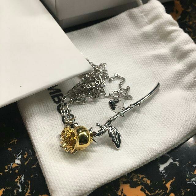 AMBUSH(アンブッシュ)のAMBUSH ROSE CHARM NECKLACE 新品 レディースのアクセサリー(ネックレス)の商品写真