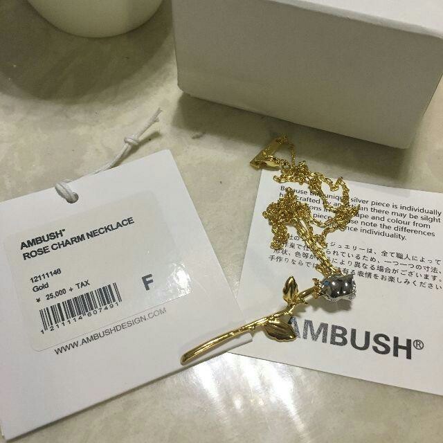 AMBUSH(アンブッシュ)のAMBUSH ROSE CHARM NECKLACE 新品 レディースのアクセサリー(ネックレス)の商品写真