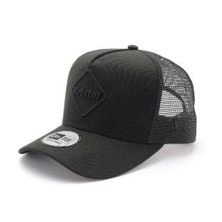 エフシーアールビー(F.C.R.B.)のFCRB ブラック×ブラック NEW ERA EMBLEM MESH CAP (キャップ)