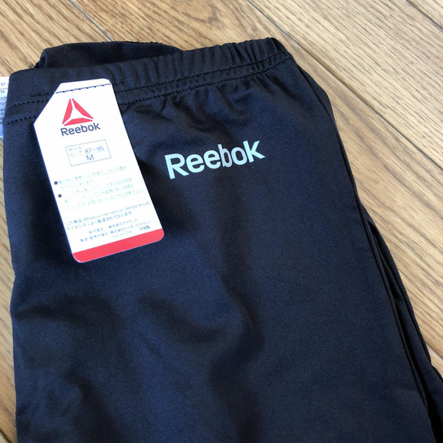Reebok(リーボック)の新品 リーボック  M セットアップ 黒 レギンス タイツ ランニング ヨガ  スポーツ/アウトドアのトレーニング/エクササイズ(トレーニング用品)の商品写真