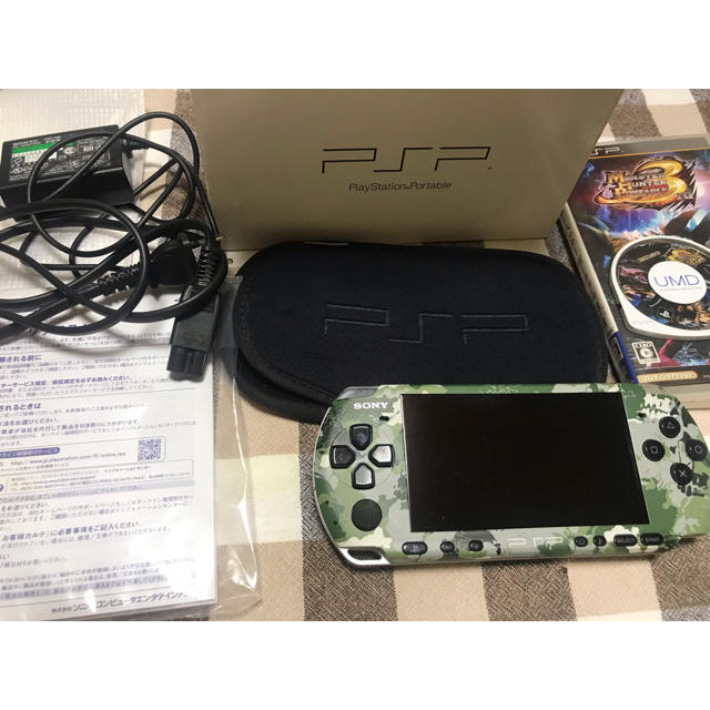 PlayStation Portable(プレイステーションポータブル)のPSP3000 ＋ モンスターハンター3rd エンタメ/ホビーのゲームソフト/ゲーム機本体(携帯用ゲーム機本体)の商品写真