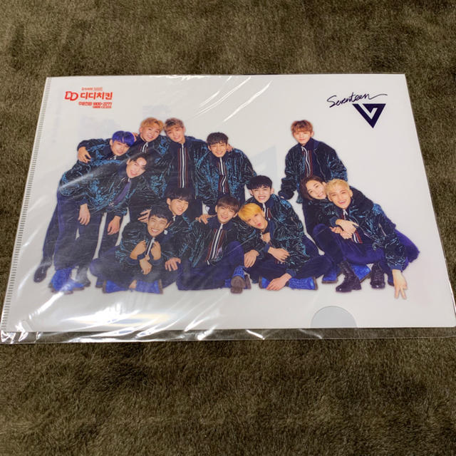 SEVENTEEN(セブンティーン)のseventeen セブチ クリアファイル エンタメ/ホビーのタレントグッズ(アイドルグッズ)の商品写真