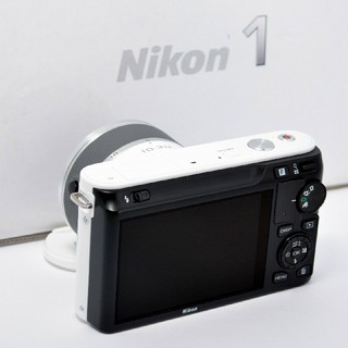 【Nikon】Wi-Fiでスマホへ転送★コンパクト＆軽量！！J1レンズキット