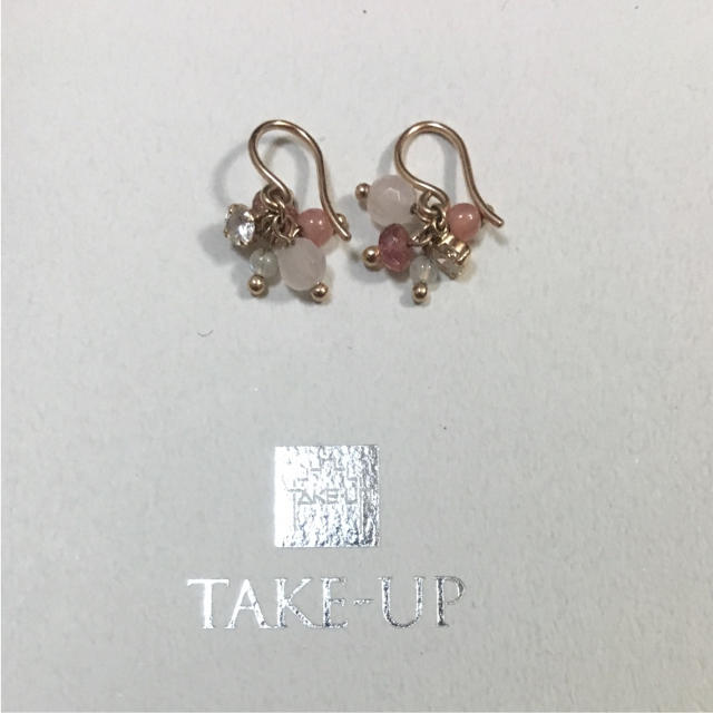 TAKE-UP(テイクアップ)のTAKE UP K18 半貴石 ジルコニア フック ピアス ピンク系 レディースのアクセサリー(ピアス)の商品写真