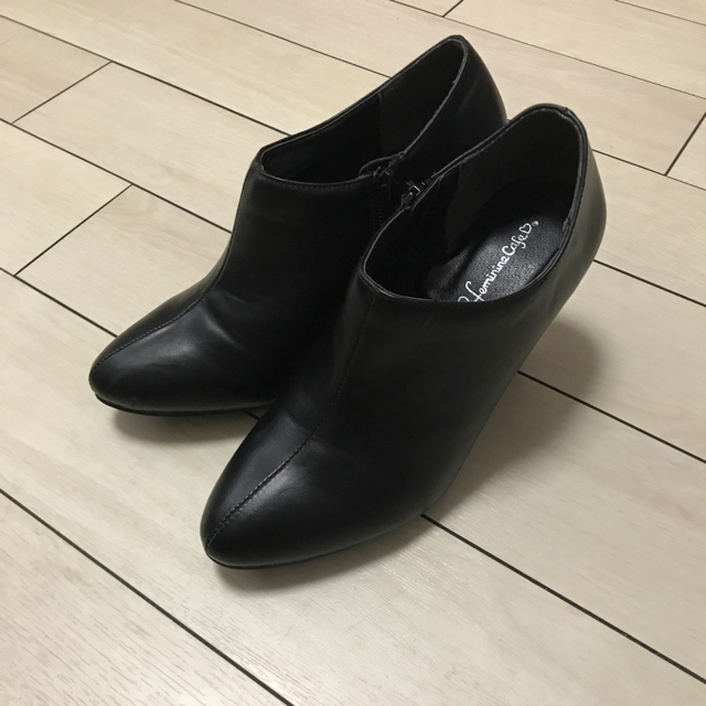 ショートブーツ 靴 送料無料 ヒール 黒 レディースの靴/シューズ(ブーツ)の商品写真