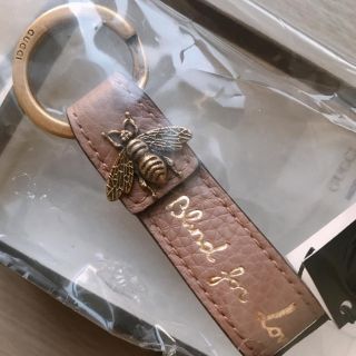 グッチ(Gucci)の【新品！海外限定品】GUCCI レザーキーリング  bee(キーホルダー)