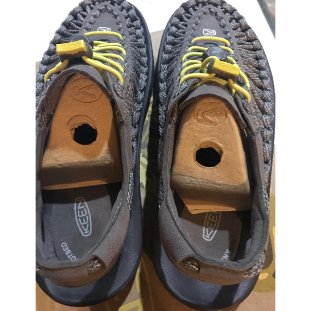 KEEN(キーン)の新品 KEENラッキー23様専用 ユニーク9.0(27.0)UNEEK メンズの靴/シューズ(サンダル)の商品写真