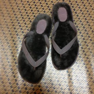 アグ(UGG)のUGGムートンビーチサンダル(サンダル)