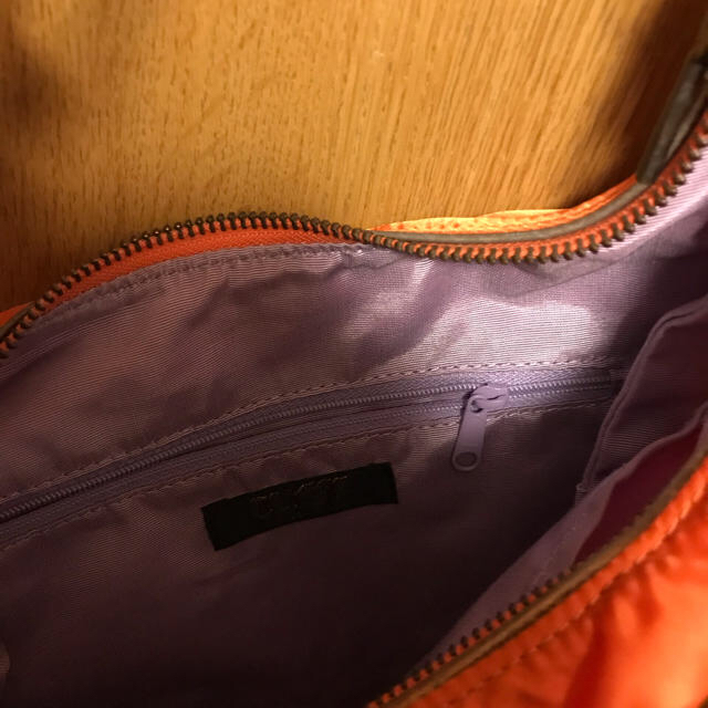 Michael Kors(マイケルコース)のCUFFZ  手錠持ち手バッグ  るみぞう様専用 レディースのバッグ(ハンドバッグ)の商品写真