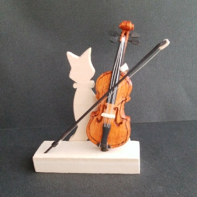 (今だけ値下げ)バイオリンを弾くねこ(組み立て式) インテリア/住まい/日用品のインテリア小物(置物)の商品写真