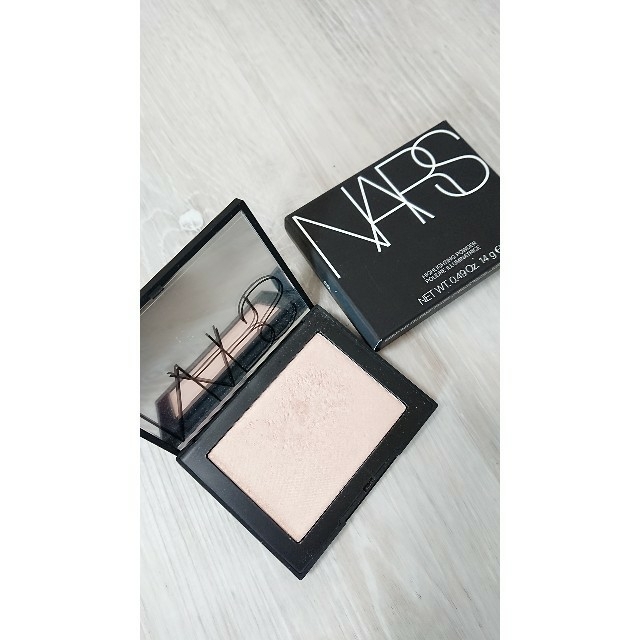 NARS(ナーズ)のナーズ　ハイライティングパウダー　5220 ピンクハイライト コスメ/美容のベースメイク/化粧品(フェイスパウダー)の商品写真