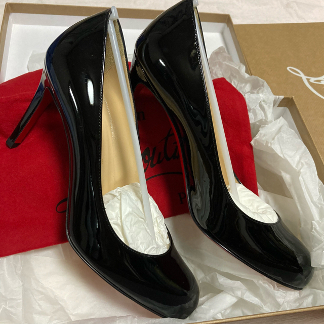 Christian Louboutin(クリスチャンルブタン)の新品未使用　ルブタン  エナメルパンプス  36/8.5cmヒール レディースの靴/シューズ(ハイヒール/パンプス)の商品写真