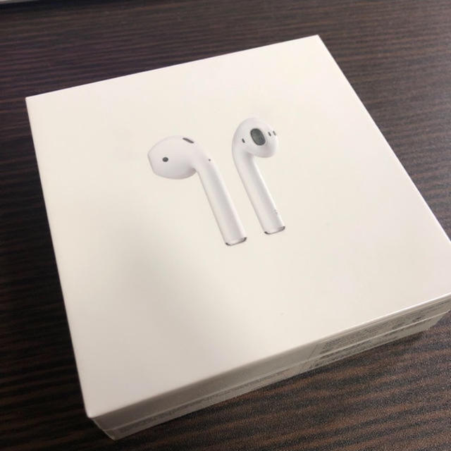 Apple(アップル)のAirpods 新品未開封 スマホ/家電/カメラのオーディオ機器(ヘッドフォン/イヤフォン)の商品写真