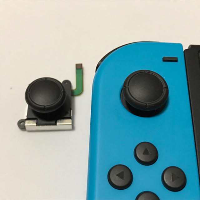 Nintendo Switch(ニンテンドースイッチ)のニンテンドースイッチ  ジョイコン アナログ スティック2個 修理用パーツ エンタメ/ホビーのゲームソフト/ゲーム機本体(家庭用ゲーム機本体)の商品写真