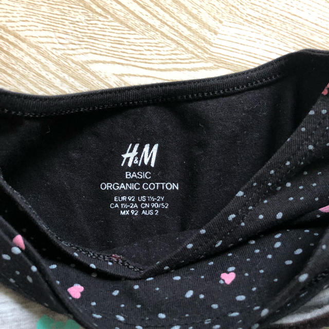 H&M(エイチアンドエム)のH&M 長袖 Tシャツ 女の子 保育園 2枚セット キッズ/ベビー/マタニティのキッズ服女の子用(90cm~)(Tシャツ/カットソー)の商品写真