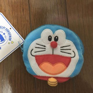 スリーコインズ(3COINS)の♡新品♡ ドラえもん ダイカットポーチ(キャラクターグッズ)