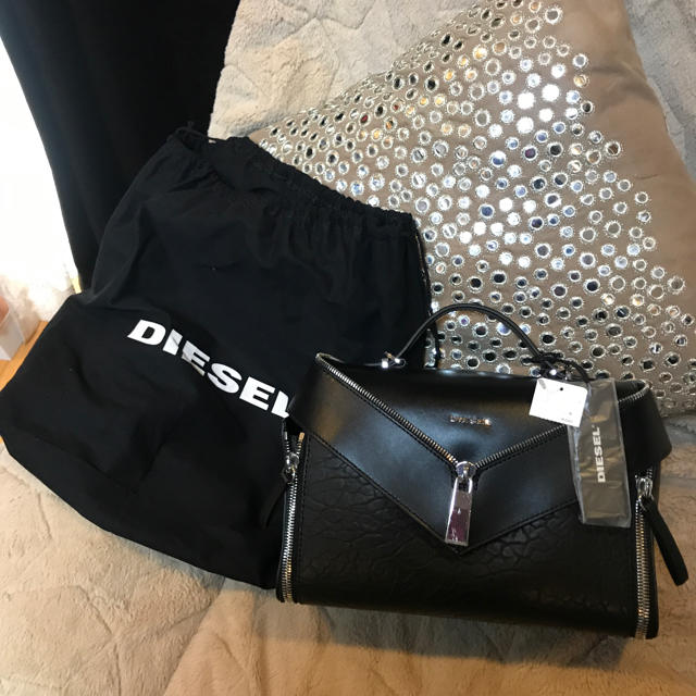 DIESEL(ディーゼル)の送料込　新品・未使用 ☆★☆ DIESEL☆★☆  レディースのバッグ(ハンドバッグ)の商品写真