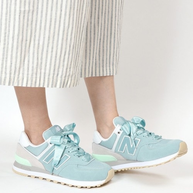 New Balance(ニューバランス)の【限定・美品】new balance WL574 グリーン23cm 替紐付き レディースの靴/シューズ(スニーカー)の商品写真